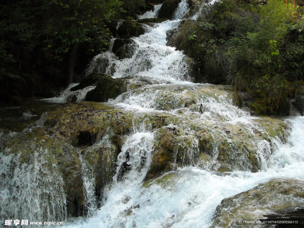 溪水