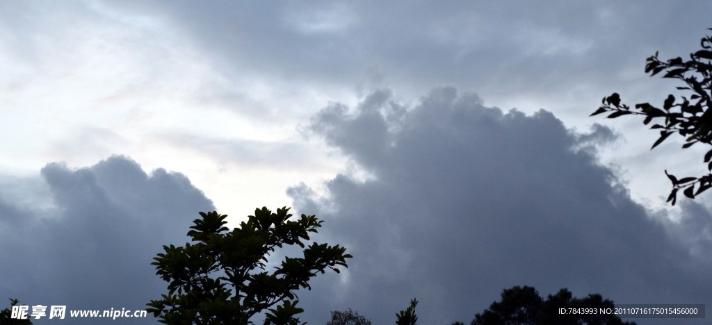 暴风雨来临前