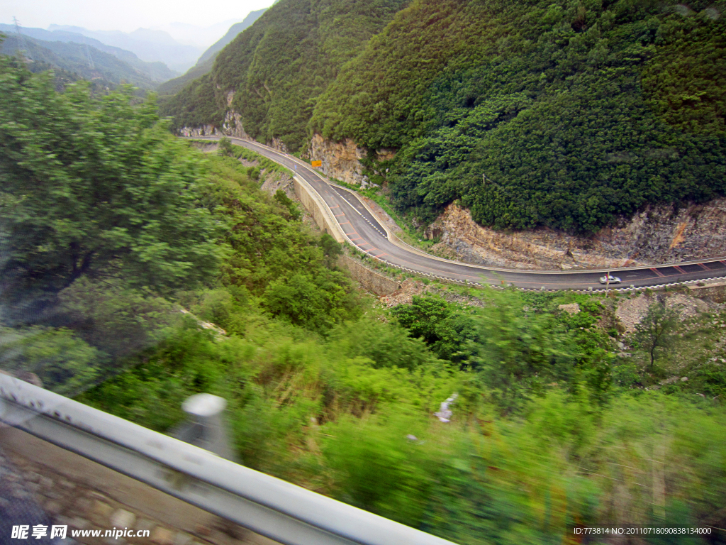 河北野三坡大山树林路