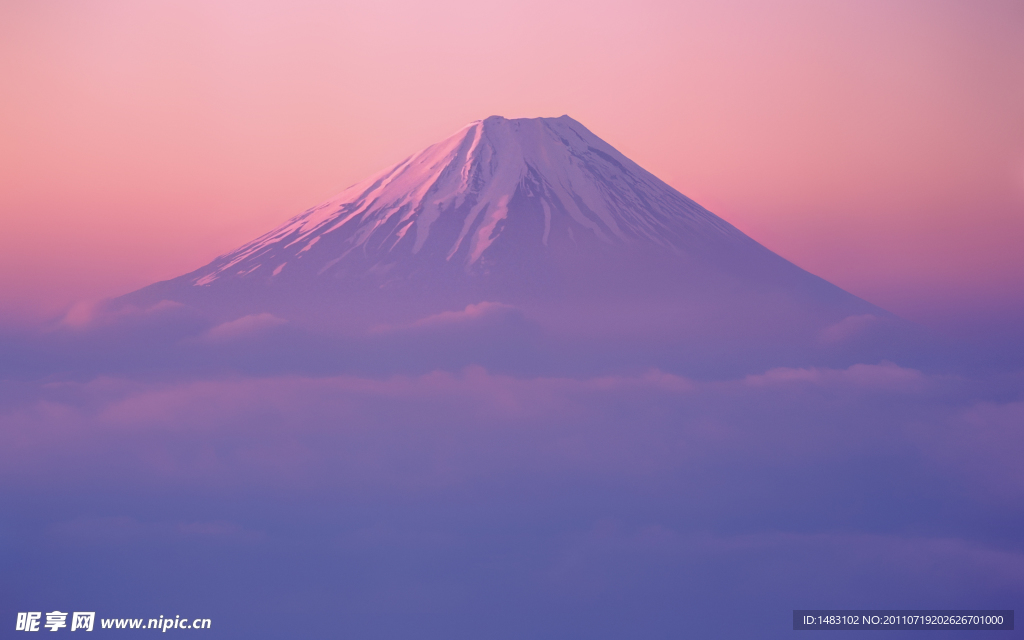 晚霞中的富士山