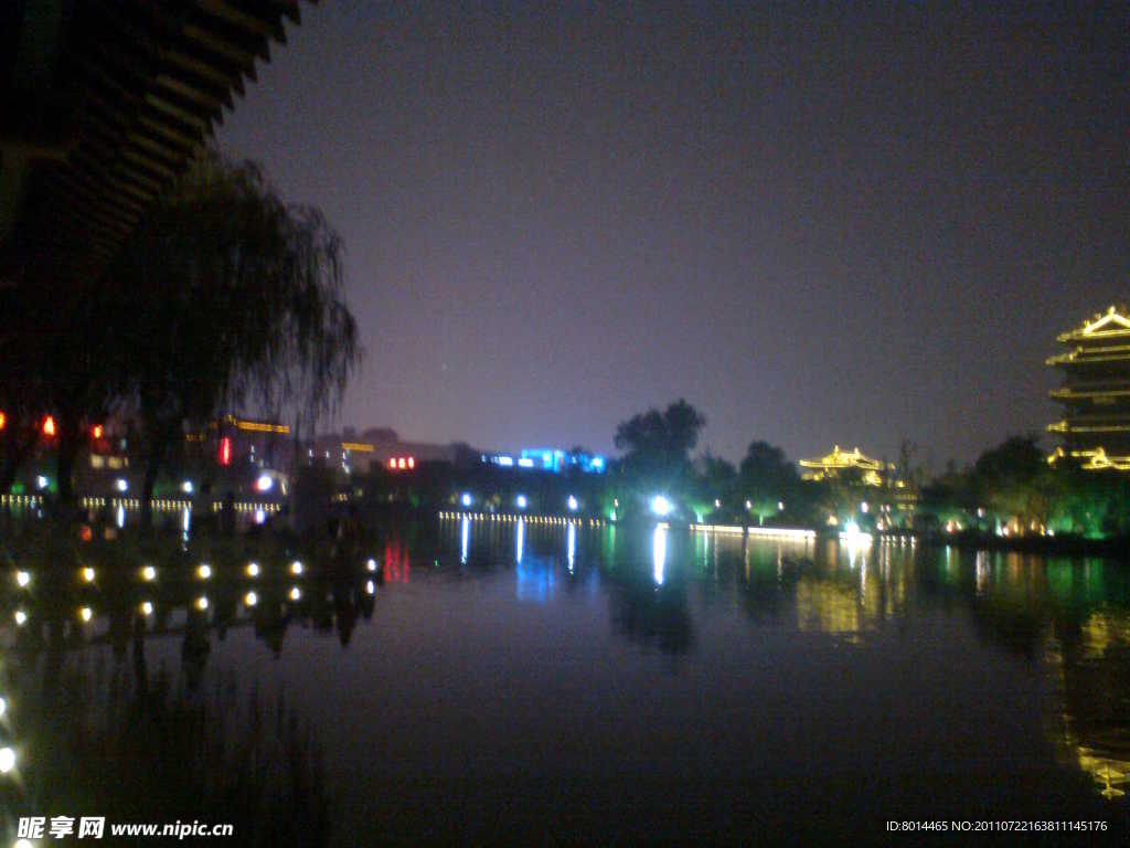夜访明湖