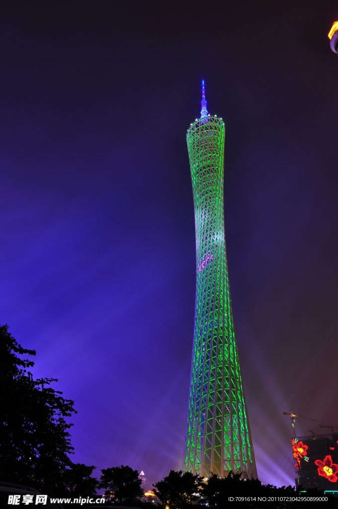 绿光夜塔