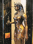 古埃及女王石雕