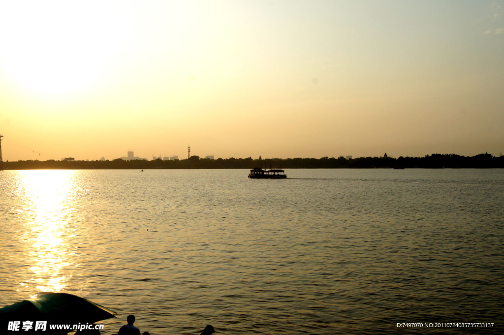 松花江夕阳景色