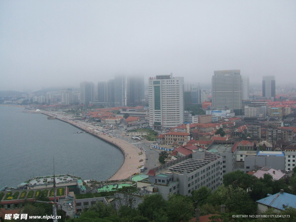 烟台海滨迷雾