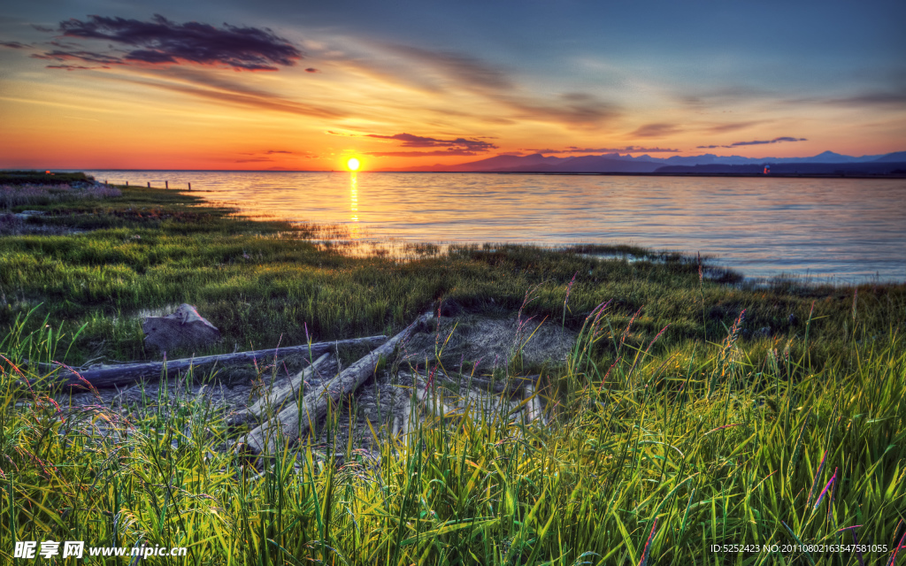 夕阳湖泊美景