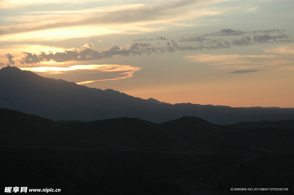 天山夕阳西下