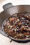 小鸡炖蘑菇粉条沙锅