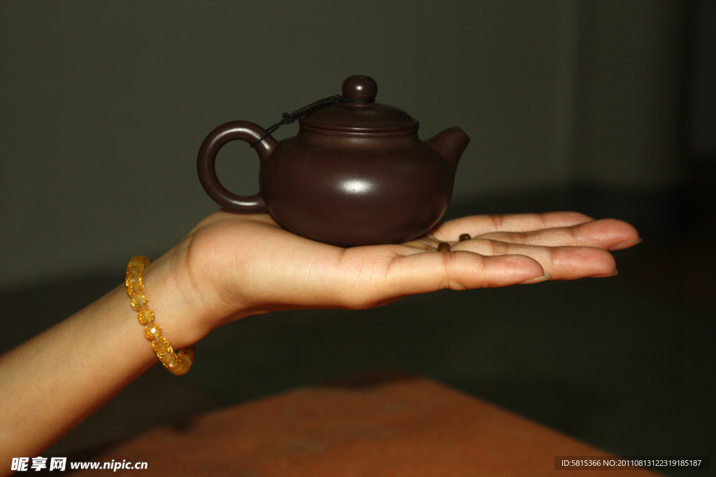 手与茶