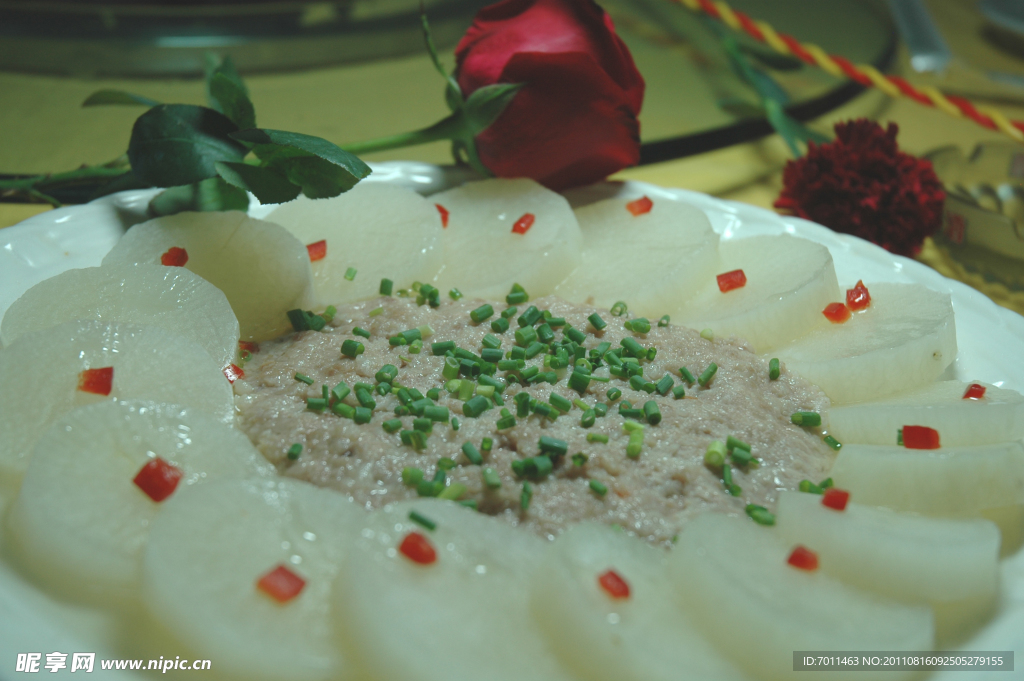鸡汁萝卜蒸肉饼