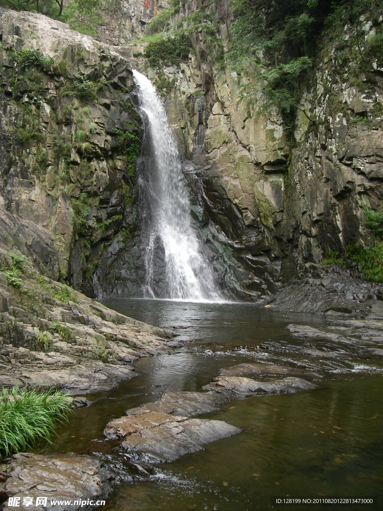 山涧溪水