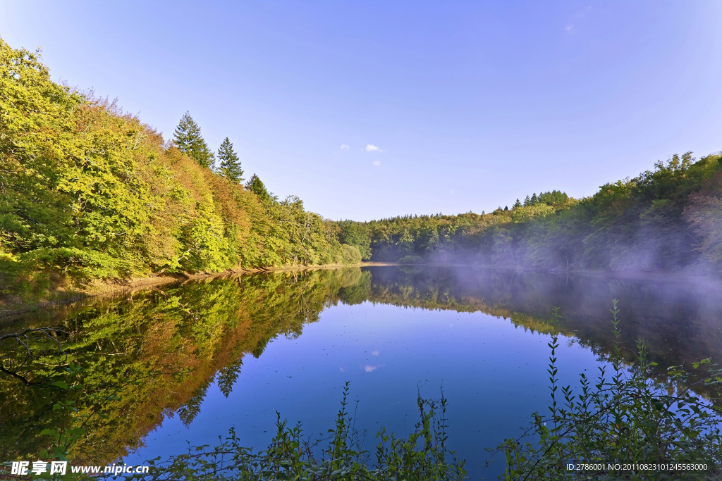 秋季湖泊美景