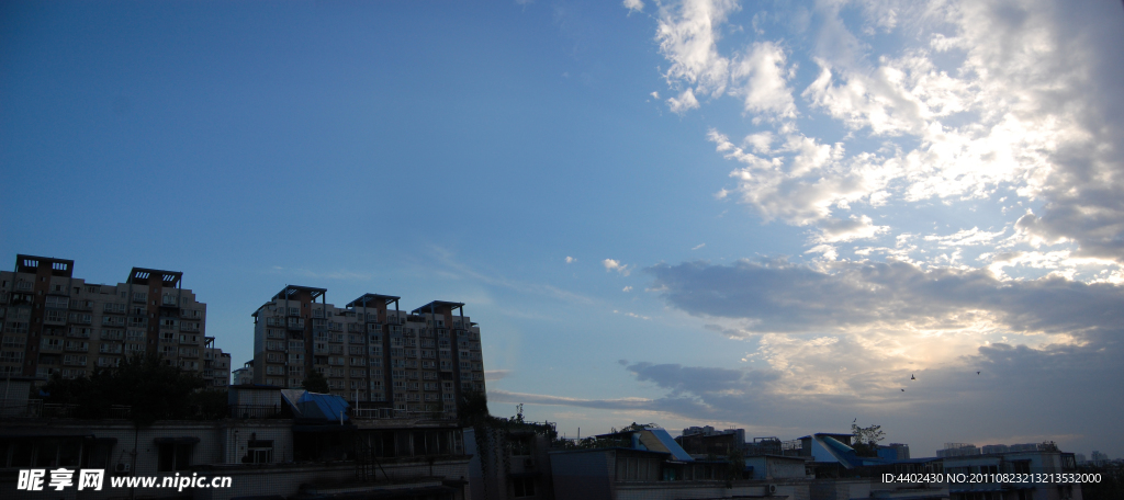 夕阳中的建筑
