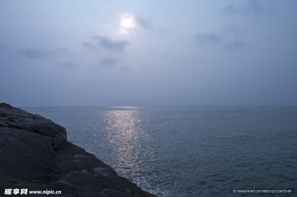 海上日出