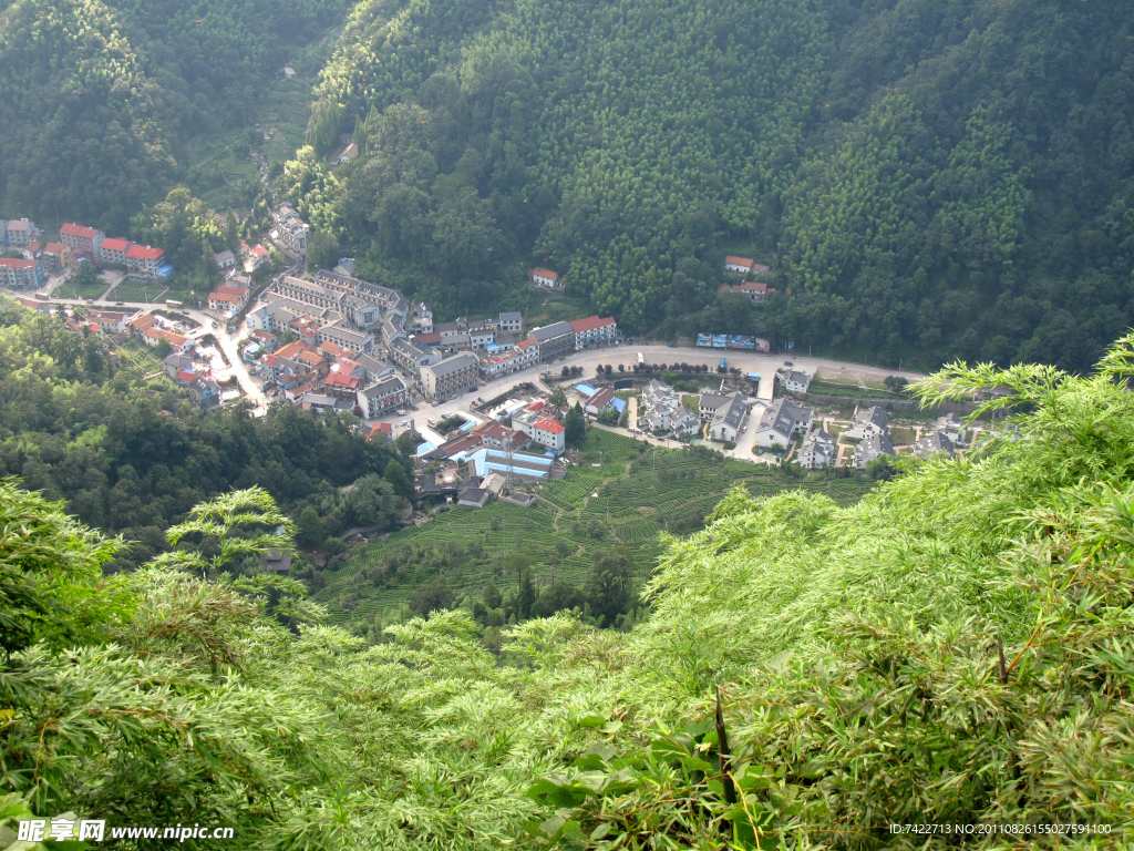 大山里的房子