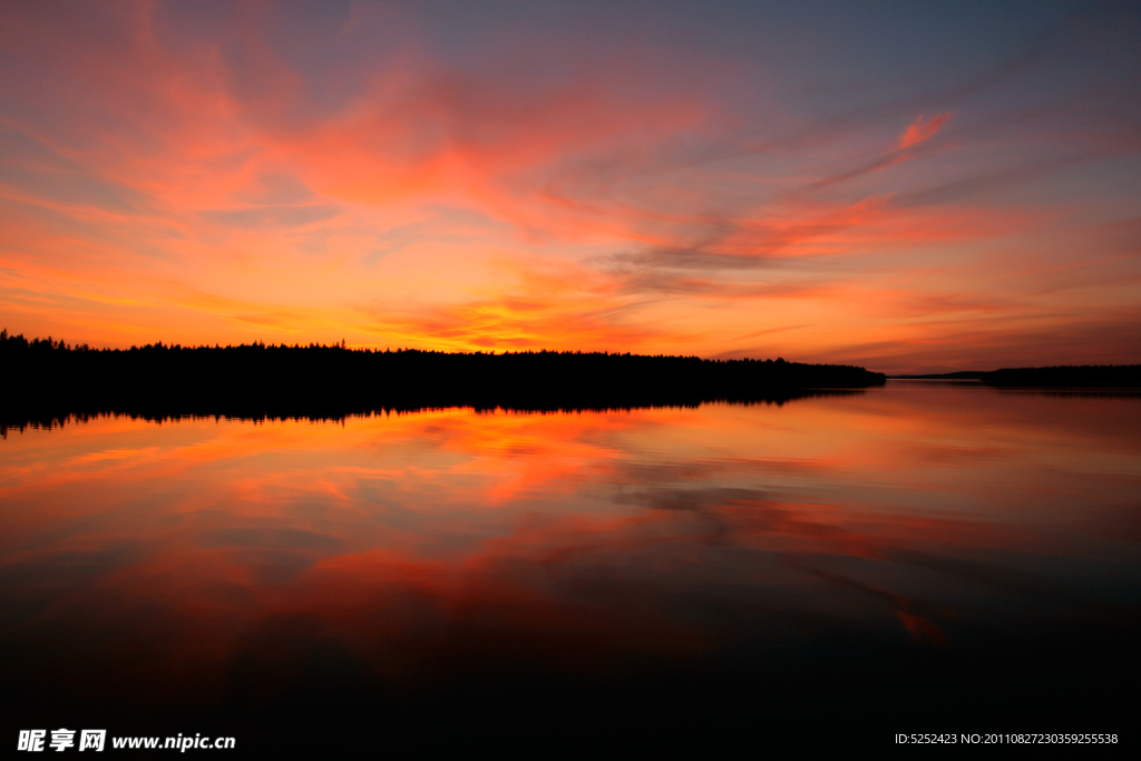 夕阳湖景