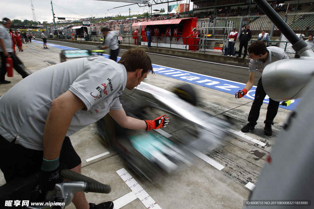 F1赛车出发