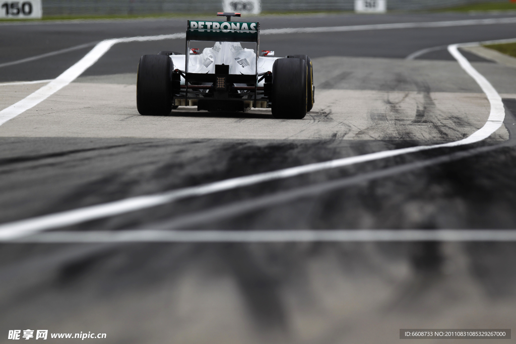 赛道上的F1