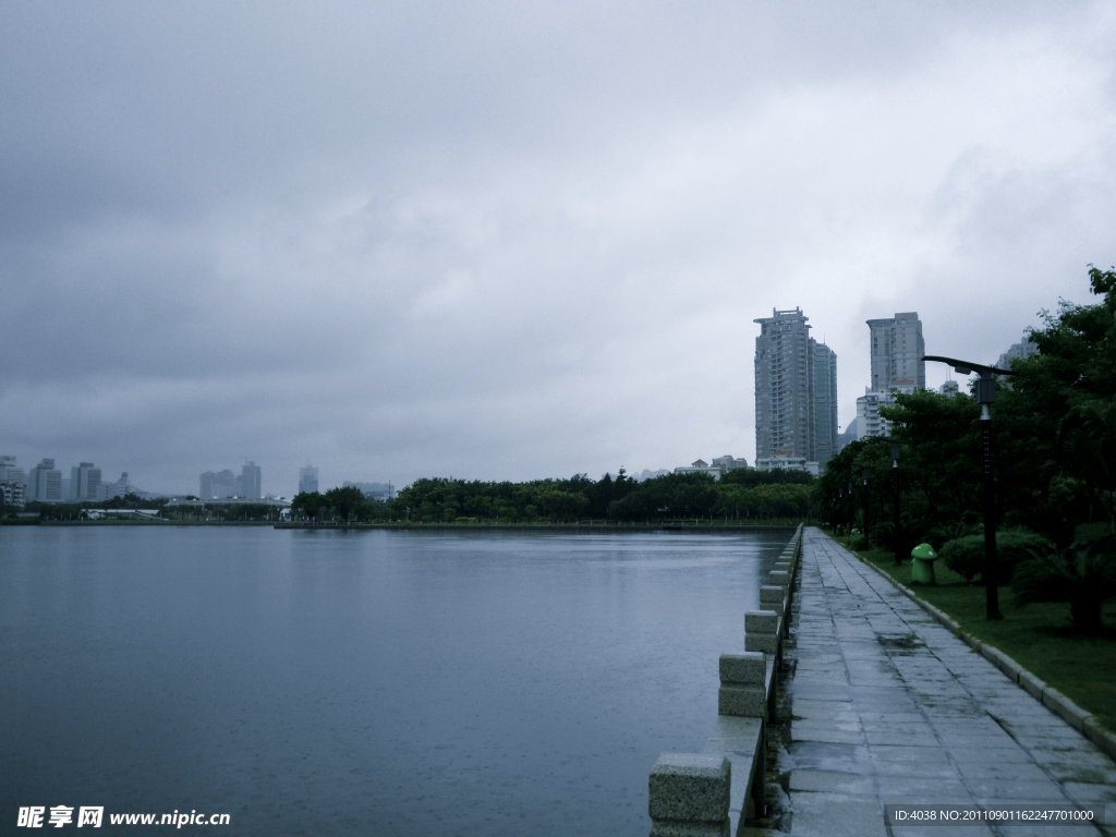 厦门筼筜湖雨景