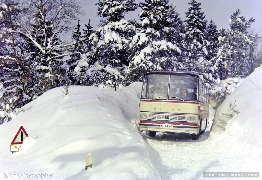 冰天雪地公交车(非高清)