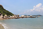 蓝天白云大海岩石