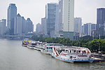 江边船景