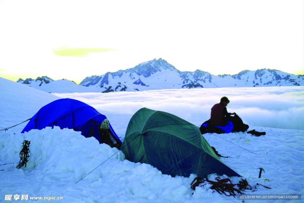 攀登雪山