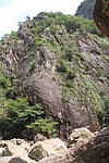 瀑布后山