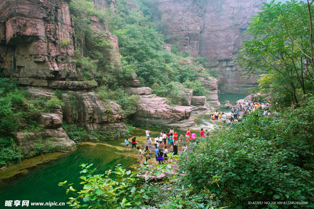 红石峡碧潭