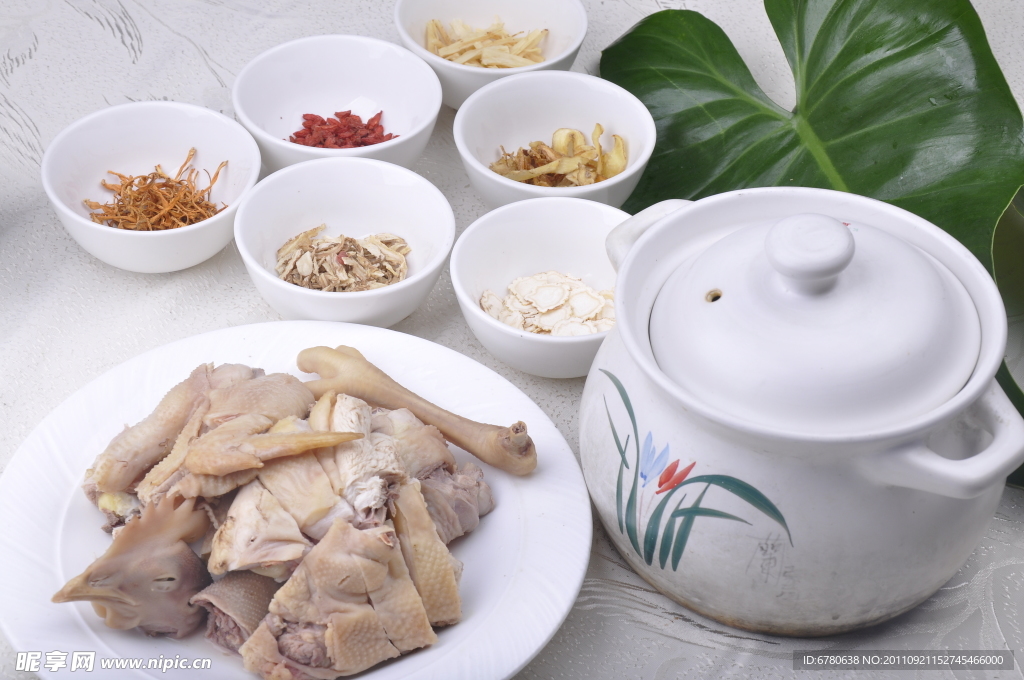 药膳煲老鸡