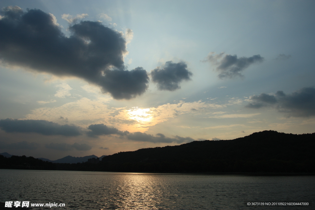 湖光山影