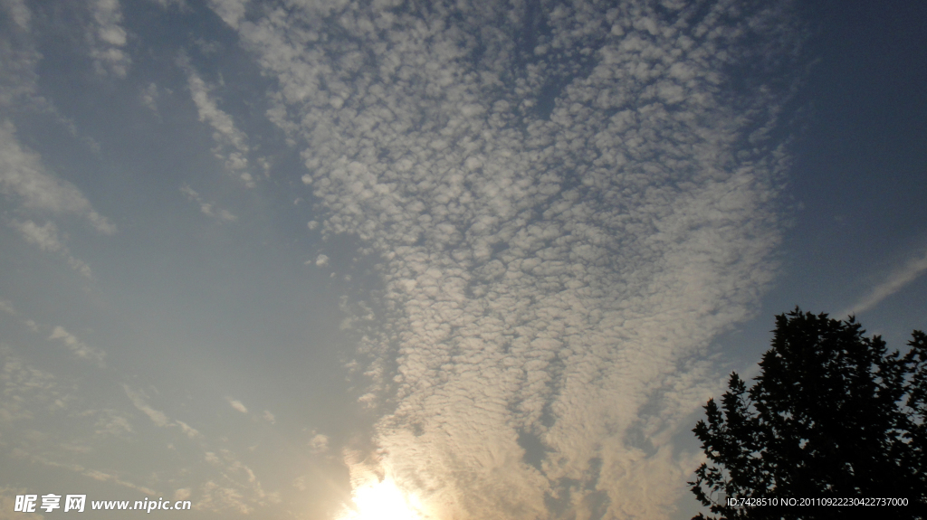 碧蓝天空