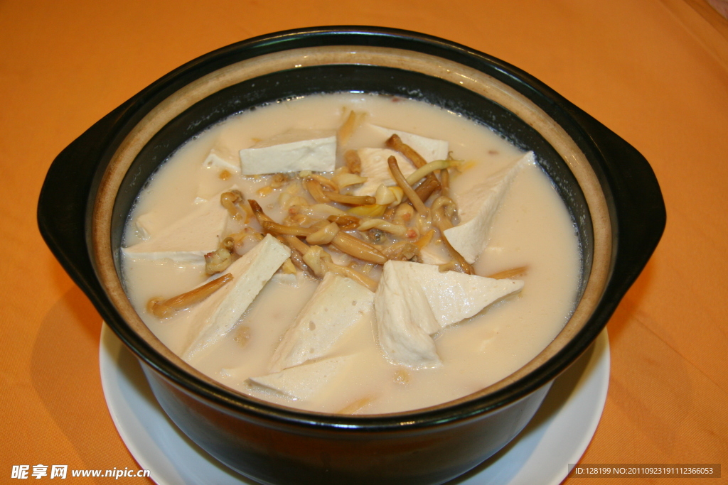 黄花菜豆腐煲