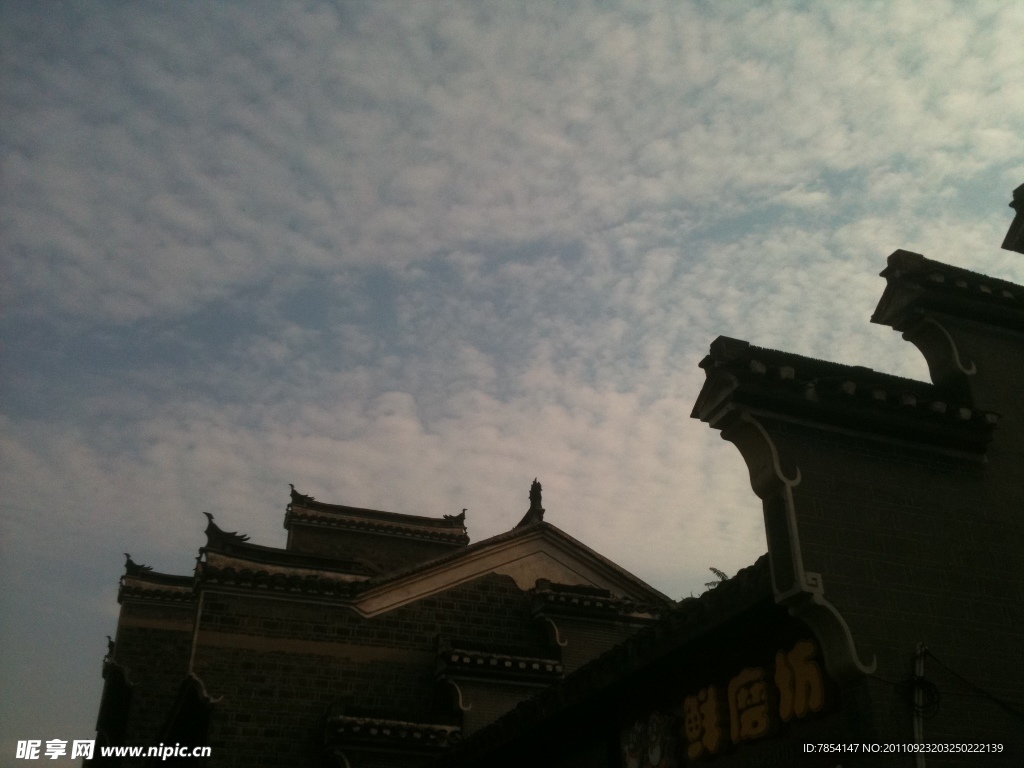 鱼鳞般的天空