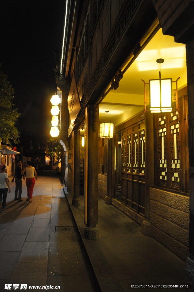 成都锦鲤风情街夜景