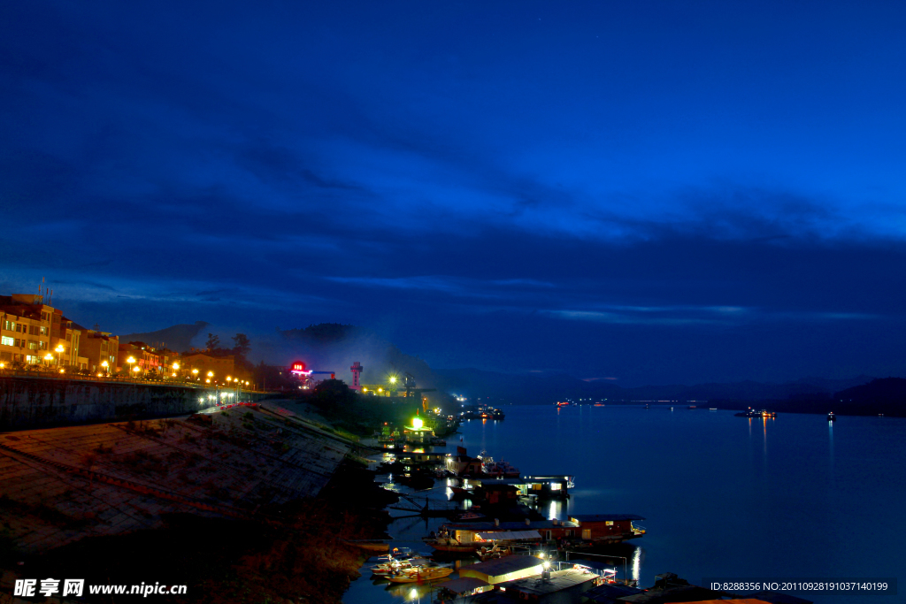 江边渔火夜景