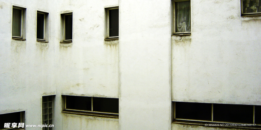 白色墙建筑