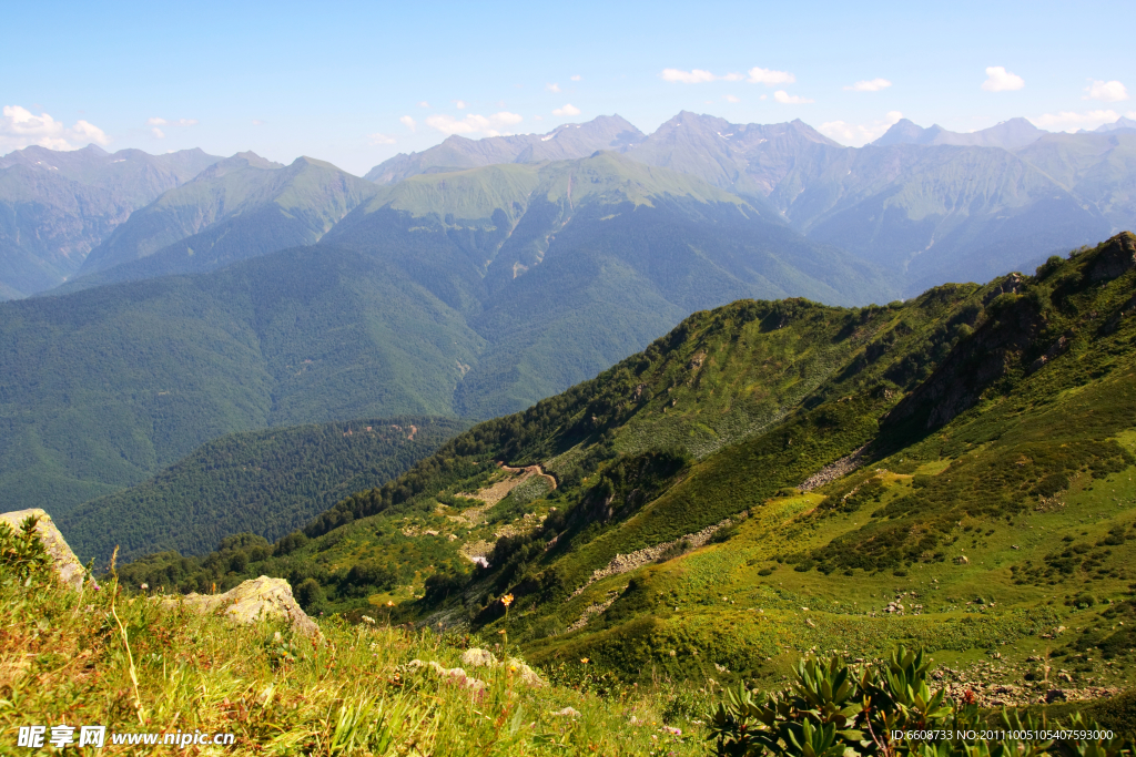 雄伟山峰