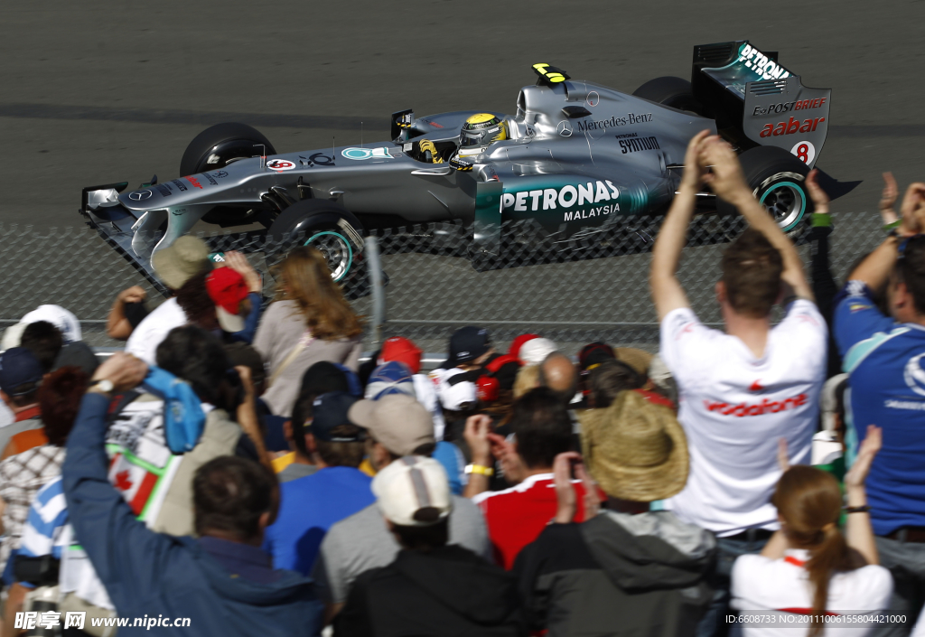 F1赛车和观众