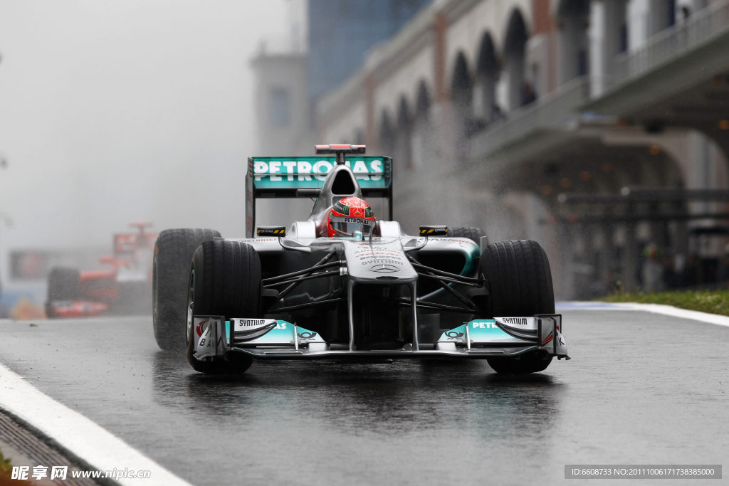 比赛中的F1一级方程式