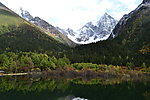 雪山湖泊