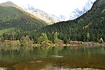 雪山湖泊