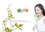 闻着花香的女孩
