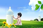 摸着奶瓶的孩子