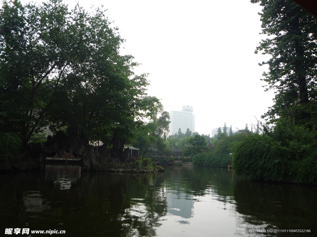 湖光美景