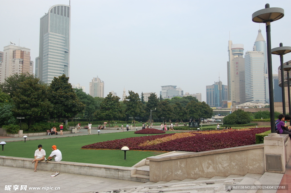 上海市中心街头照片