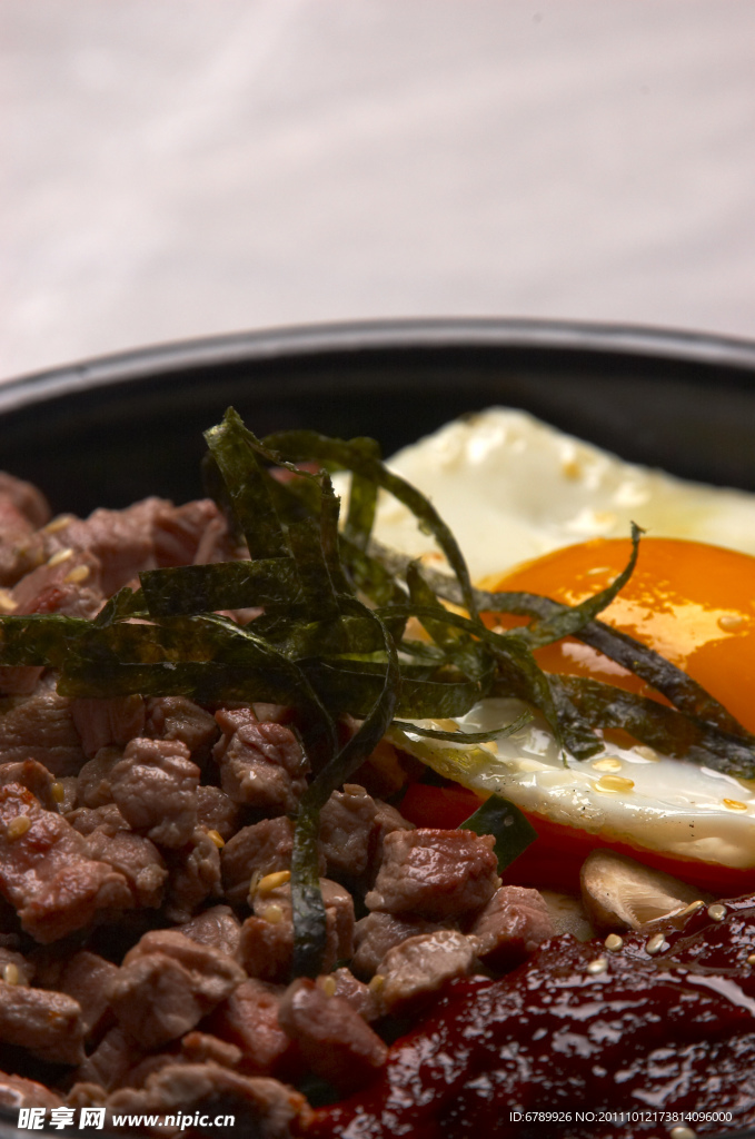 牛肉石锅拌饭