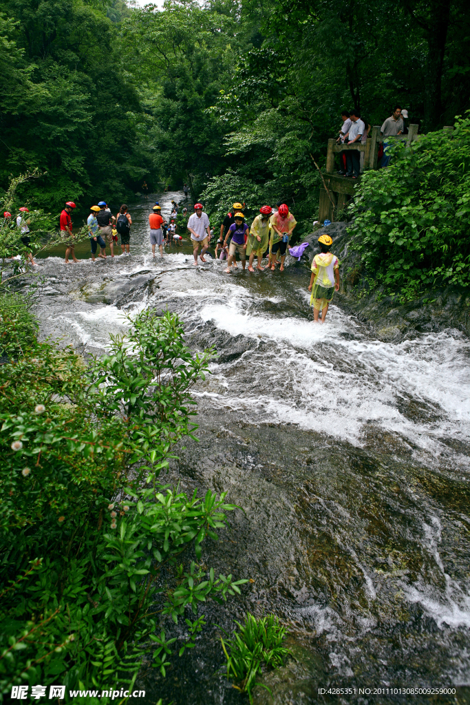 瀑布山水