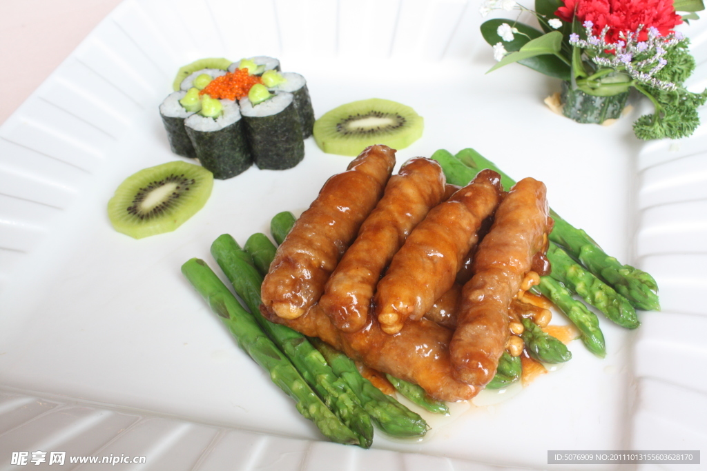 芦笋奇味汁蒸野菌卷