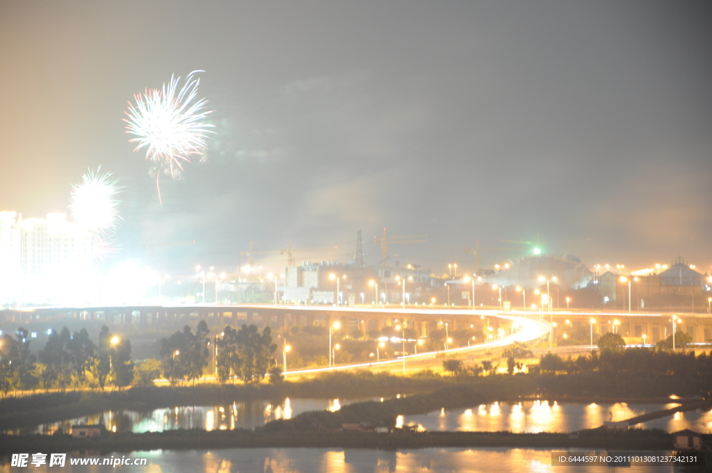 城市烟花灯光夜景